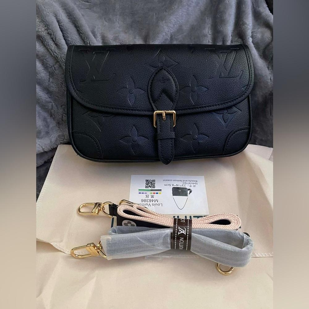Crossbody Bag - Picture 1 of 1